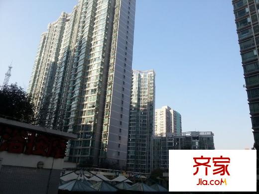 精文城上城外景图