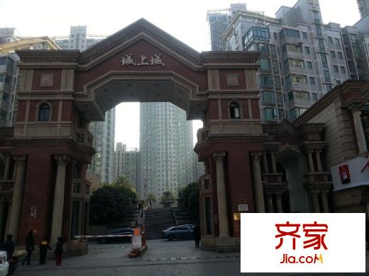 精文城上城外景图