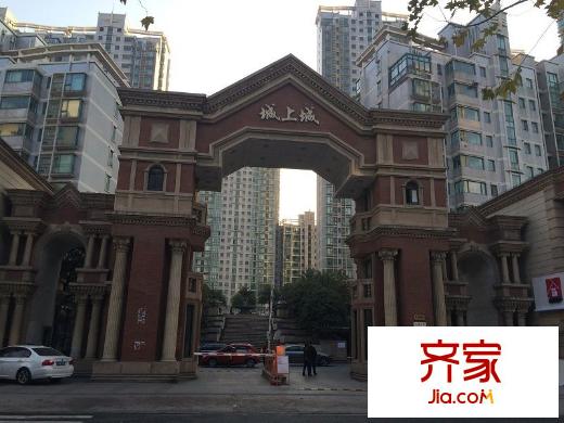 精文城上城外景图