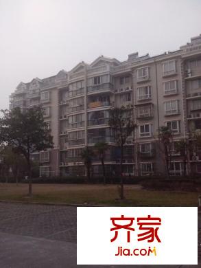 杨泰春城外景图