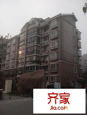 杨泰春城外景图