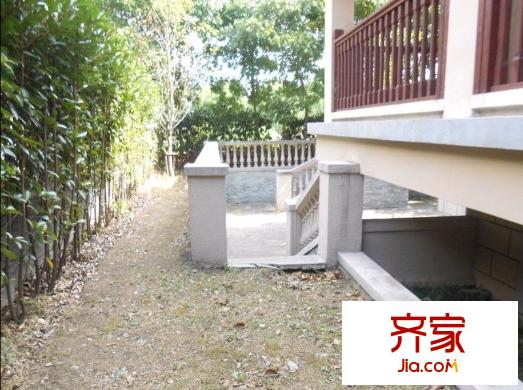 绿地诺丁山别墅外景图