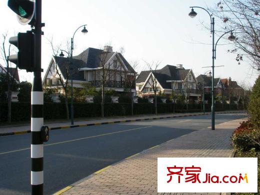 绿地诺丁山别墅配套图周边配套-泰晤士小镇