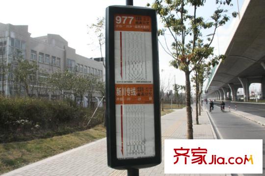 江畔御庭周邊配套-公交站牌
