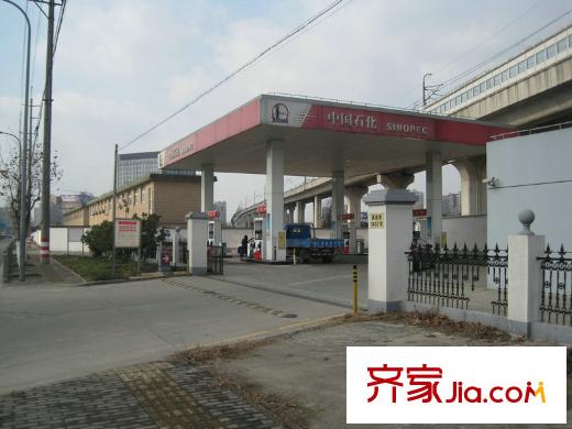 宝华栎庭中国石化加油站