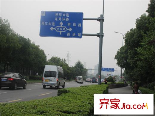 寧興嘉利玫瑰園北面約100米站牌