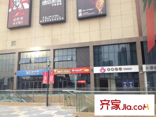 萬(wàn)科公園里周邊港隆廣場(chǎng)