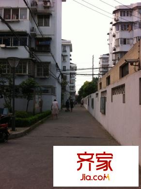 芳華路411弄小區(qū)外景圖 