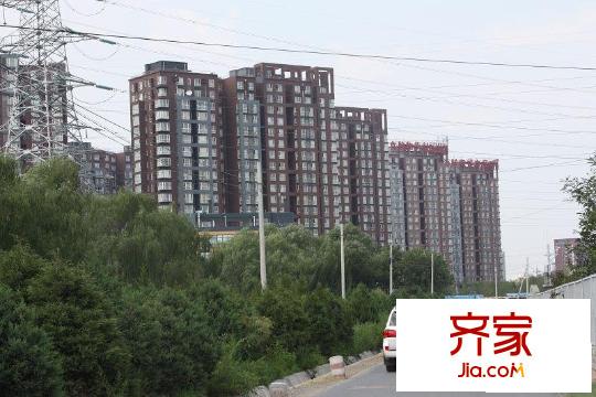 明天第一城5號(hào)院外景圖道路