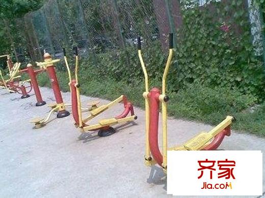 瑞康家园外景图健身器械
