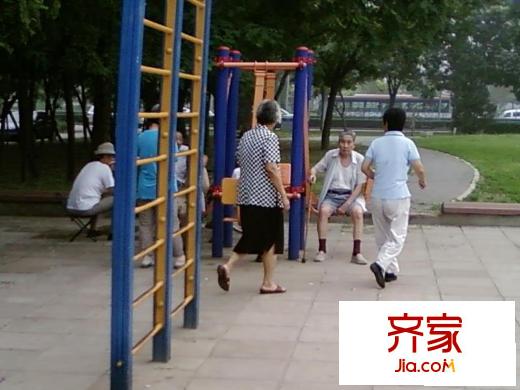 学士居外景图健身区