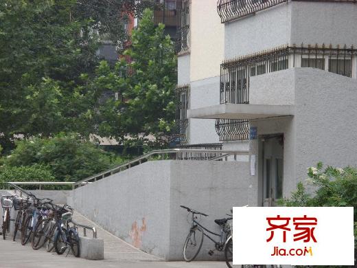 知春路82号院外景图楼门