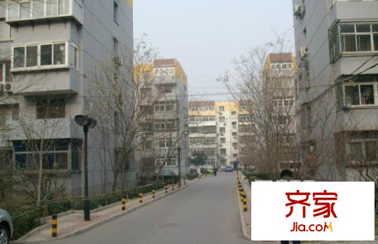 温泉镇老年人医院家属楼外景图