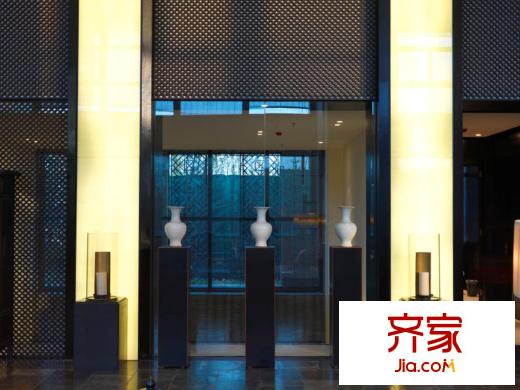 旭辉御锦售楼处大门实景2013.03