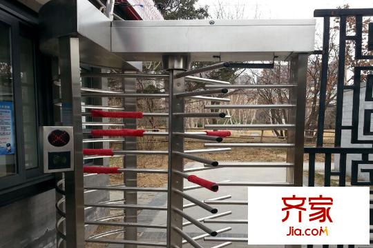中粮万科长阳半岛小区入户口-2015.3