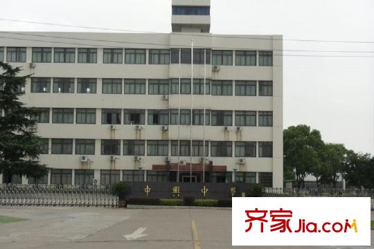 愛(ài)斯大廈北側(cè)約307米中興中學(xué)