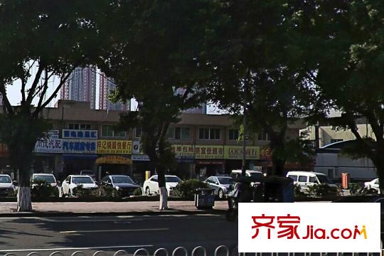 珠江鹅潭湾距离项目约500米的临街商铺
