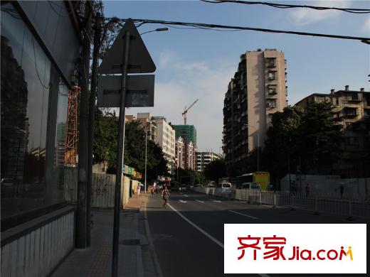 君荟名轩步行5分钟内配套
