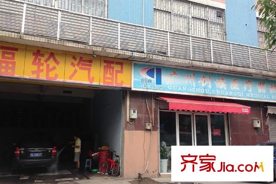 富凯星堤离项目大约100米左右商店