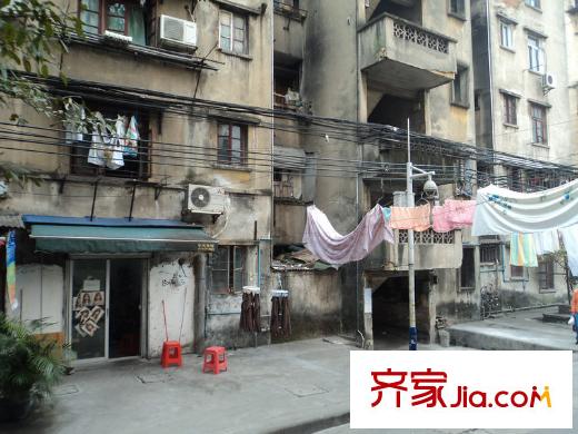 平南实业东风西路项目项目附近住宅楼房
