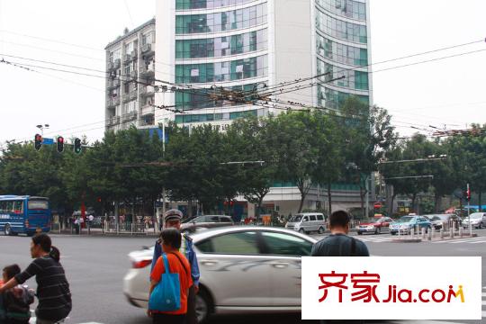 兴隆广场中山七路与康王路交界
