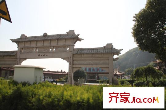 京華茗苑向西南約500米小山公園