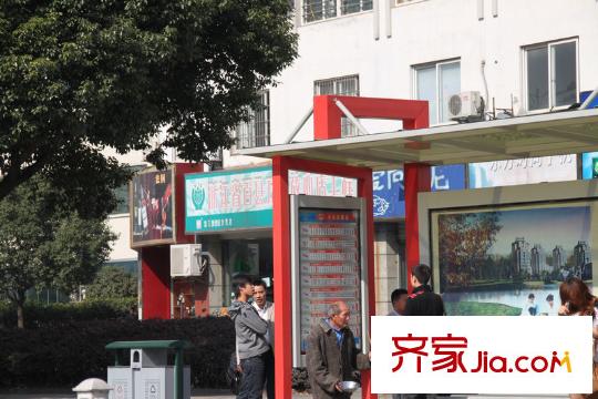 京華茗苑向西南約300米公交車站