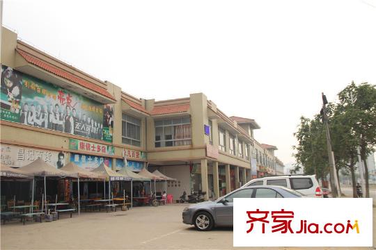 广州星河丹堤项目300米山下的街道