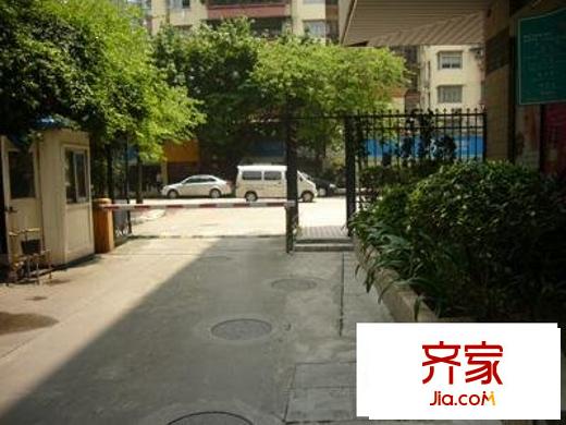 龙湖大厦外景图