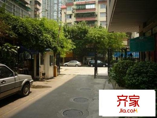 龙湖大厦外景图