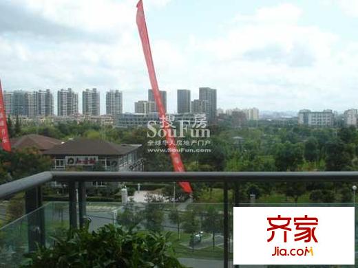 雅戈爾湖景花園外景圖A戶型樣板間露臺外的風景