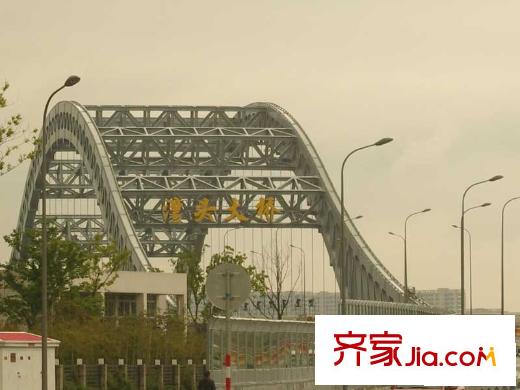 雅戈?duì)栭L島花園向南約1000米灣頭大橋