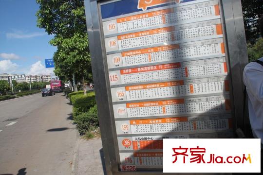 萬科金色水岸配套圖向東約800米公交站