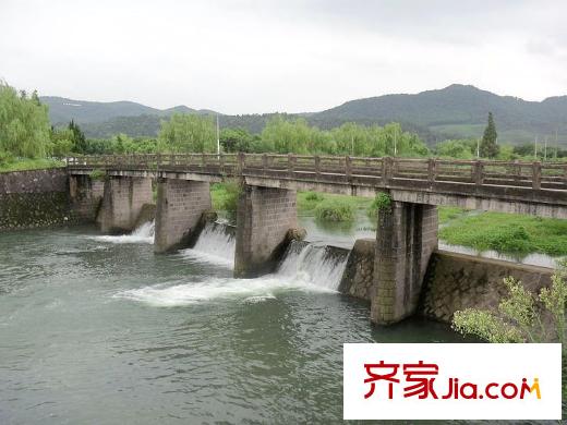 亞隆它山郡配套圖周邊北側(cè)200米的橋