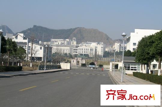 卡納湖谷外國(guó)語(yǔ)學(xué)校