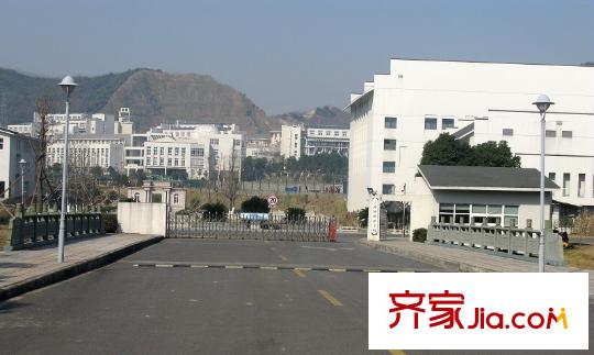 卡納湖谷外國(guó)語(yǔ)學(xué)校