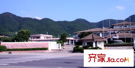 錢湖御景灣啟新高爾夫俱樂部