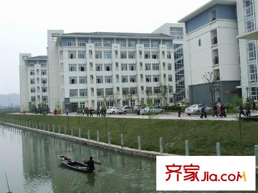 東半島山河墅北侖職業(yè)高級中學(xué)
