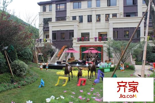 開(kāi)元九龍湖畔春漫里樣板區(qū)實(shí)景（2015.6.30）