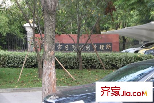 萬象府南側(cè)日湖公園管理所