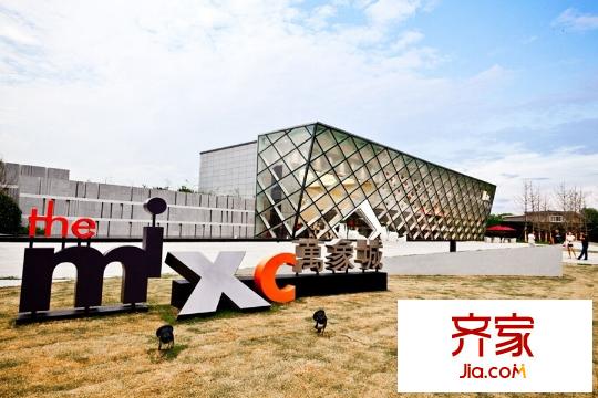 萬象府現(xiàn)場(chǎng)售樓處（2015.8.24）