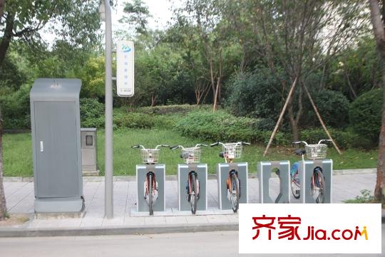 萬象府南側(cè)自行車租賃處