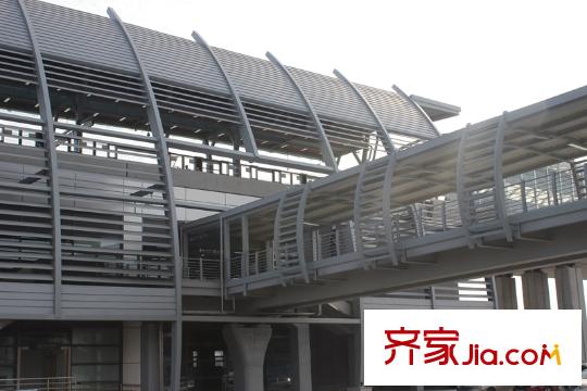 恒威國際城向北1000米地鐵高橋站