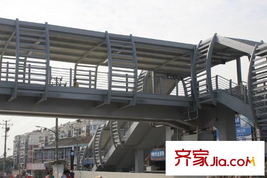 恒威國際城向北1000米地鐵高橋站