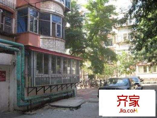 學(xué)湖里外景圖