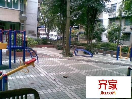 东河苑小区外景图