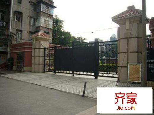 水均大街小区外景图