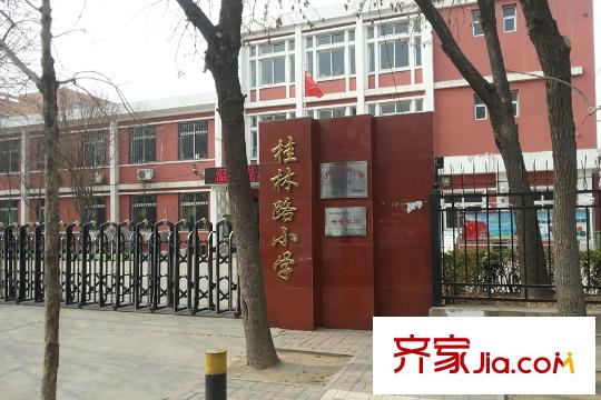 貽成峰景周邊臨近的桂林路小學(xué)