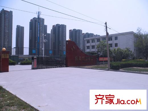 中鐵諾德名苑周邊臨近的濱海網(wǎng)球?qū)W校