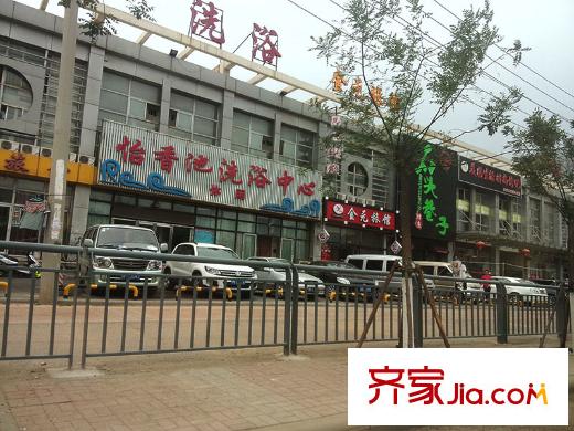 中鐵諾德名苑周邊臨近的商業(yè)街